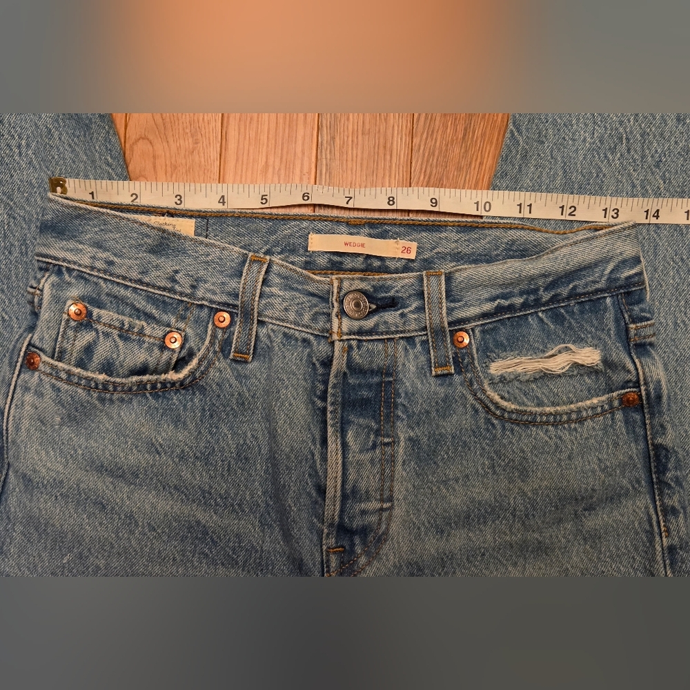 Levi's Wedgie Size 26 Button Up Blue Denim Jeans Distressed Knees - Picture 8 of 13